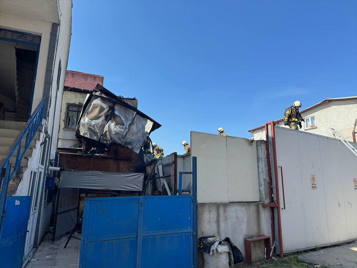 Pendik’te Bina Yangını Kontrol Altına Alındı