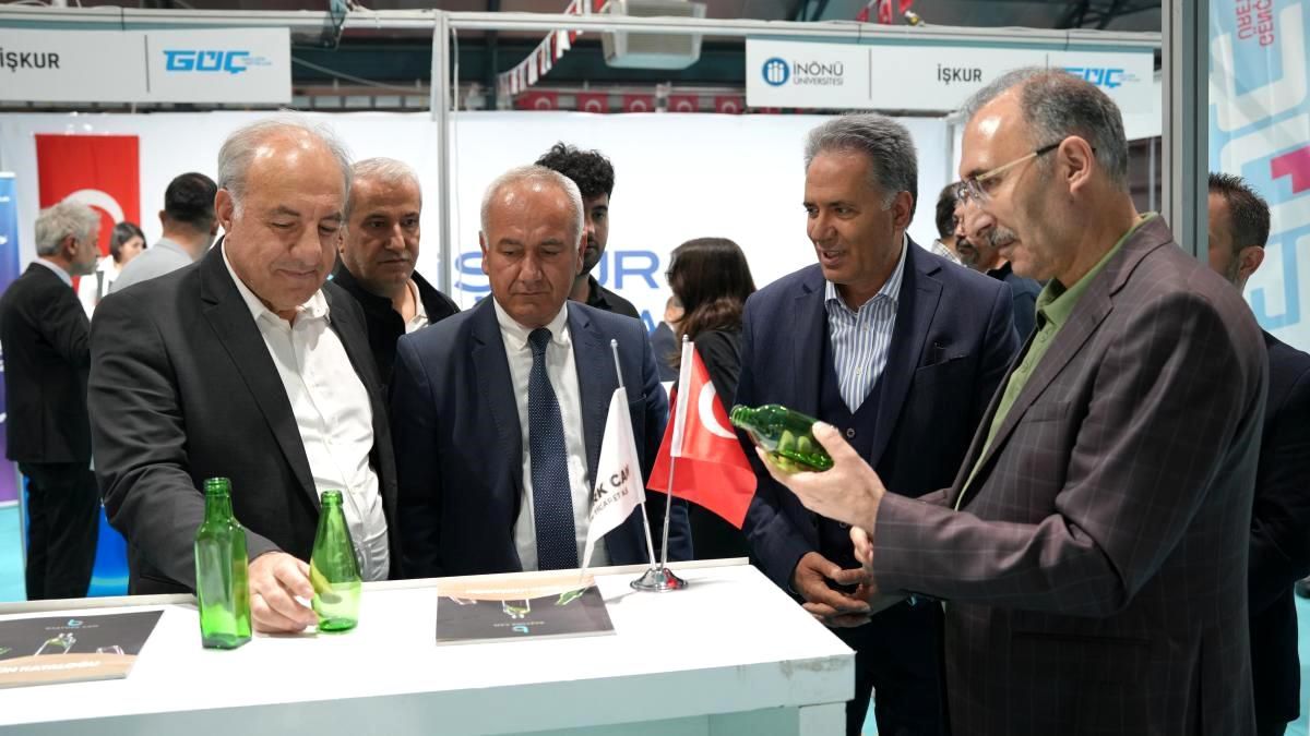 Rektörler İpekyolu Kariyer Fuarı’nı Ziyaret Etti