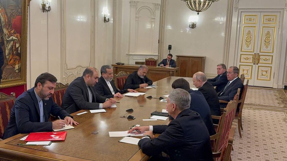 Putin ve Arakçi’den Stratejik İlişkiler Vurgusu