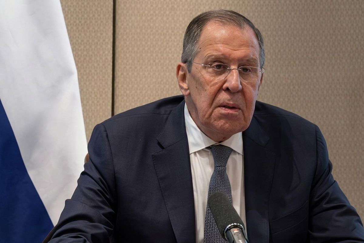 Rusya Dışişleri Bakanı Lavrov’dan gazeteciye tehdit: Bırakmazsan sana silah çekecekler