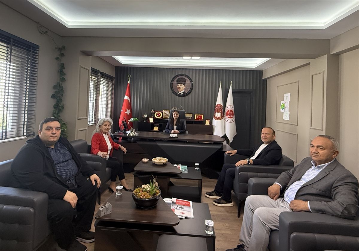 Cemiyet Üyelerinden Hakime Ziyaret