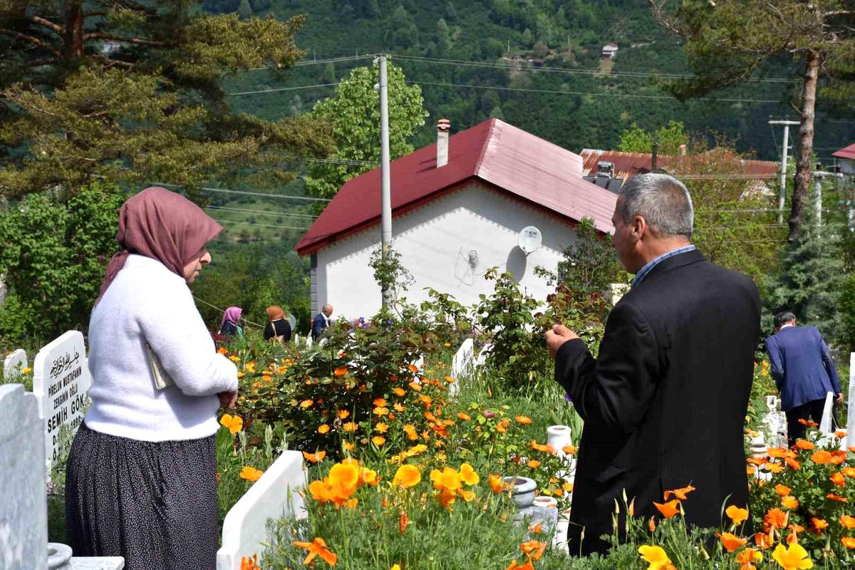 Kurban Bayramı’nda Mezarlık Ziyareti