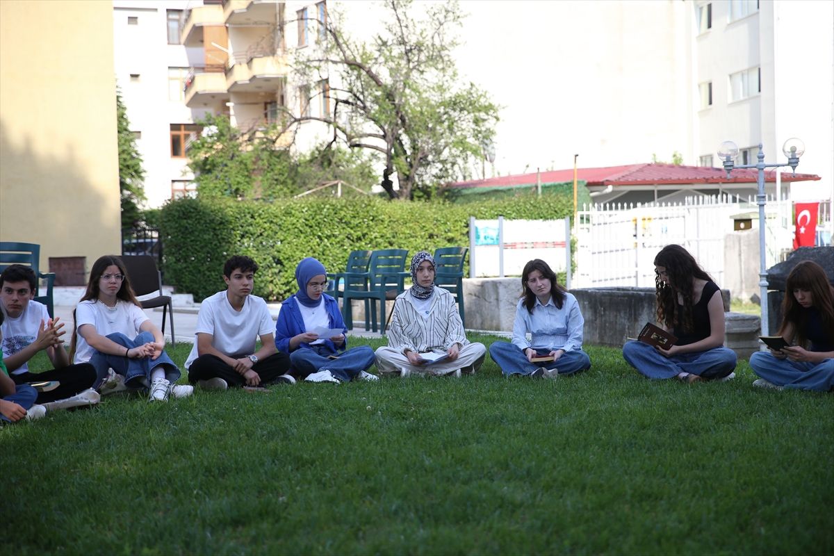 Gençler Sait Faik’i Anlatıyor