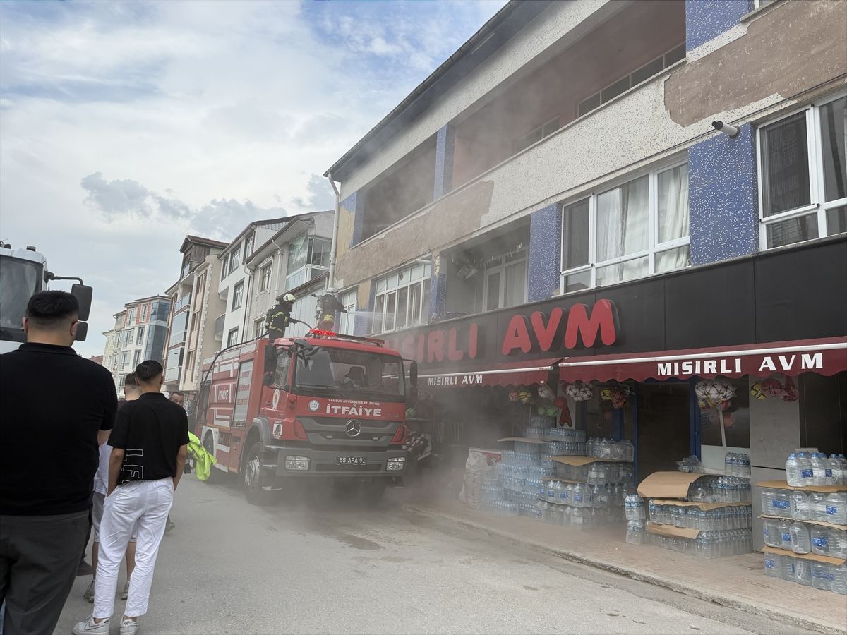 Ladik’te Market Deposunda Yangın