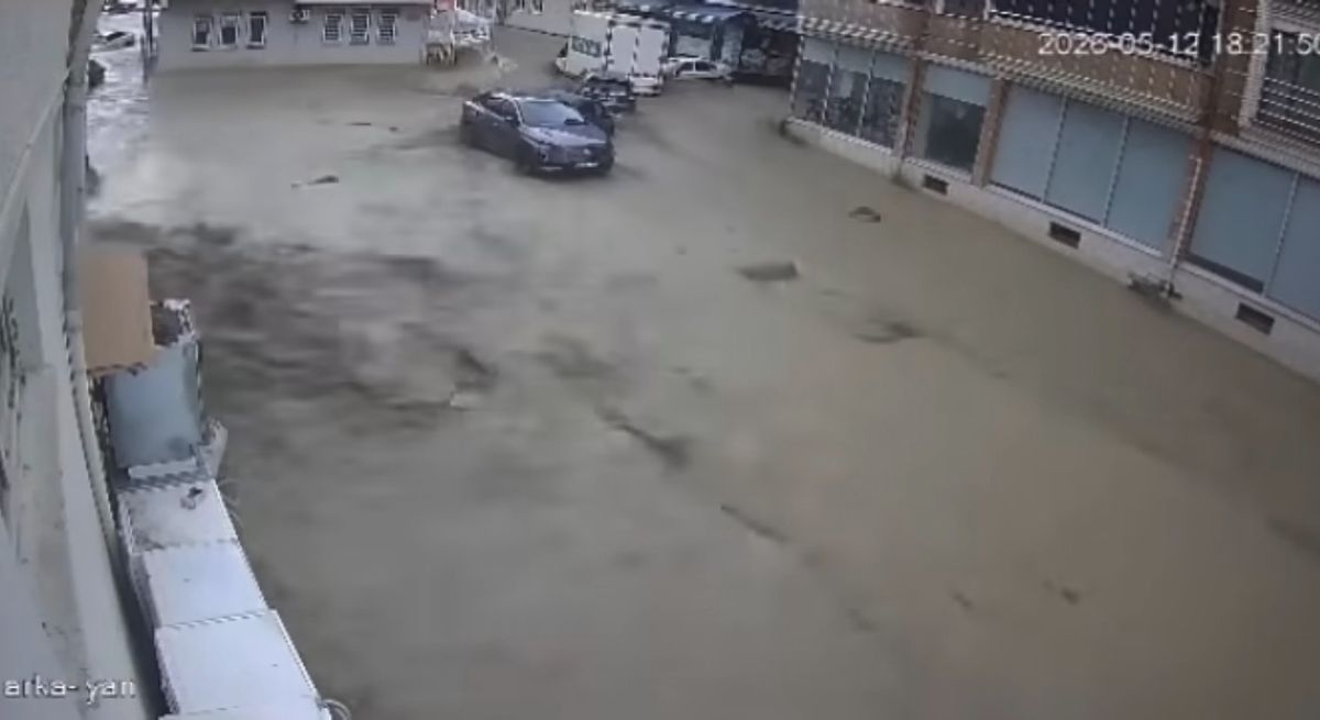 Havza’da Sel Anları Güvenlik Kamerasında