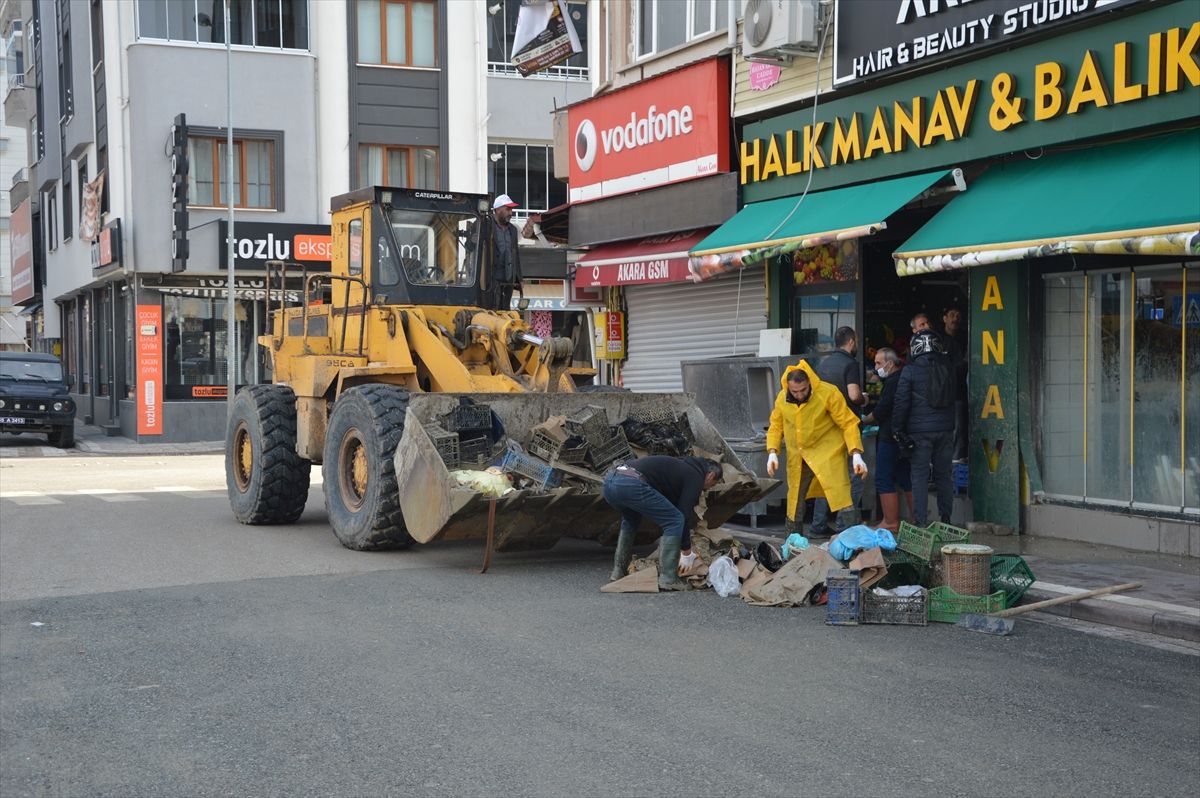 Havza’da Sel Temizlik Çalışmaları Devam Ediyor