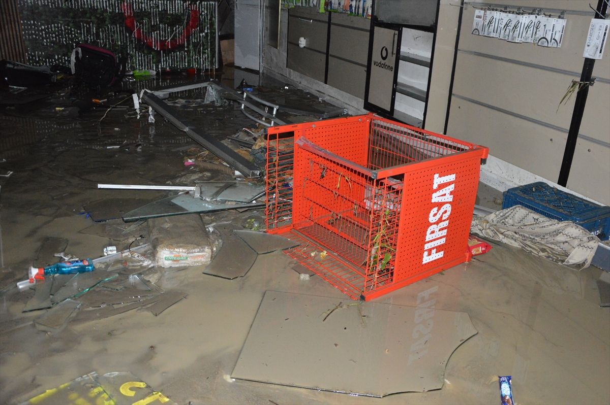 Havza’da Sel Felaketi: Vali Tavlı İncelemelerde Bulundu