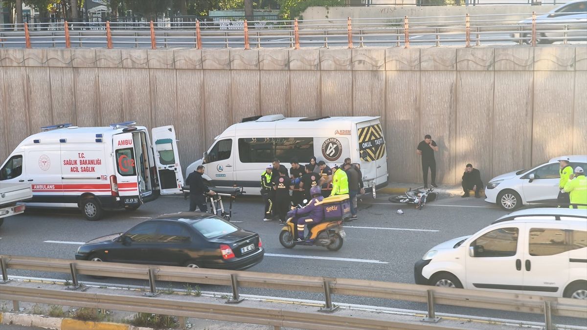 Şanlıurfa’da Motosiklet Öğrenci Servisine Çarptı
