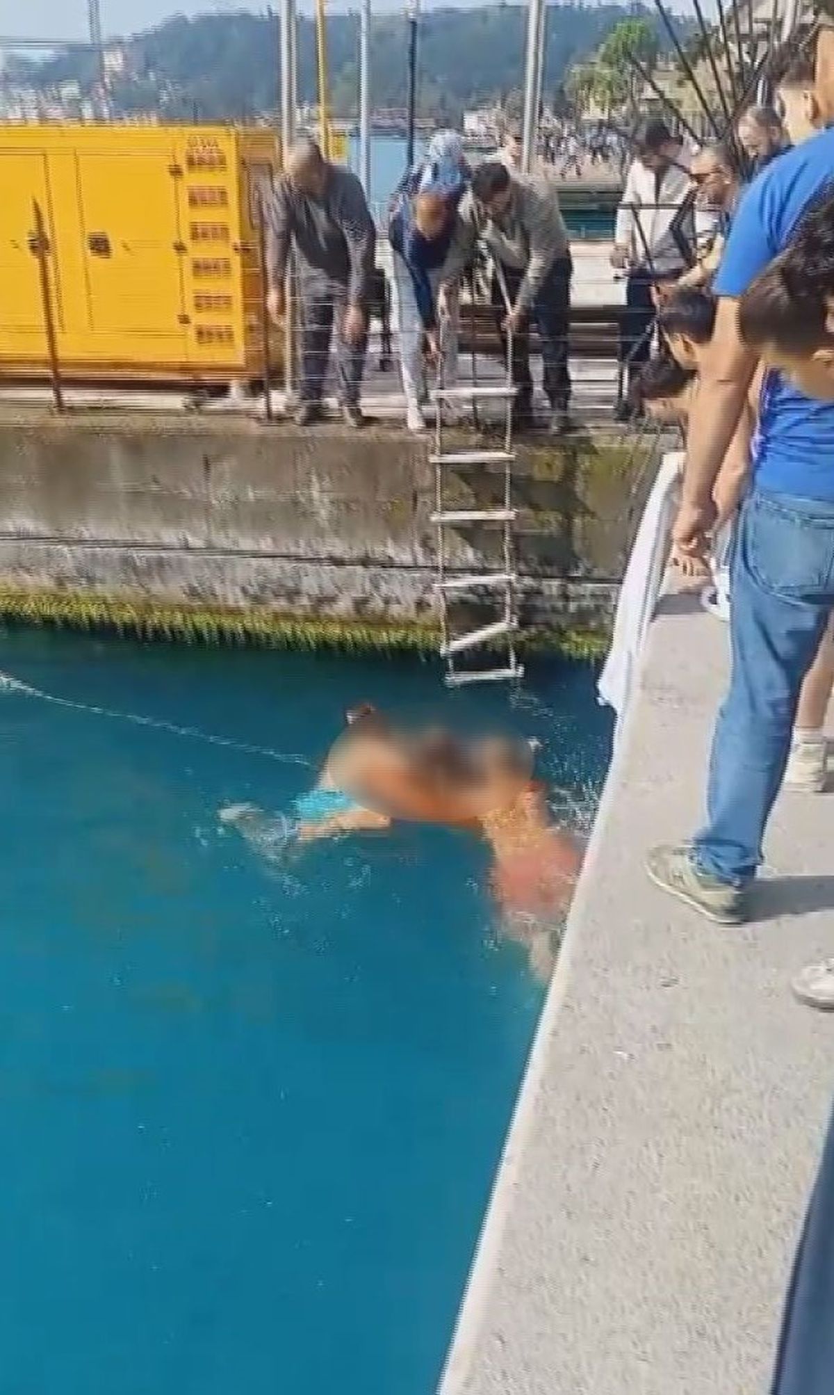 Emirgan Sahili’nde Baygınlık Geçiren Kadın Kurtarıldı