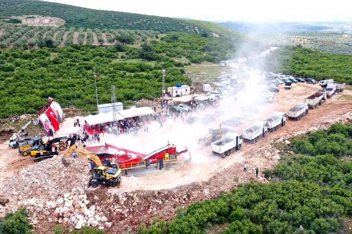 Saruhanlı’da ayda 26 bin ton mıcır üretilecek tesis açıldı