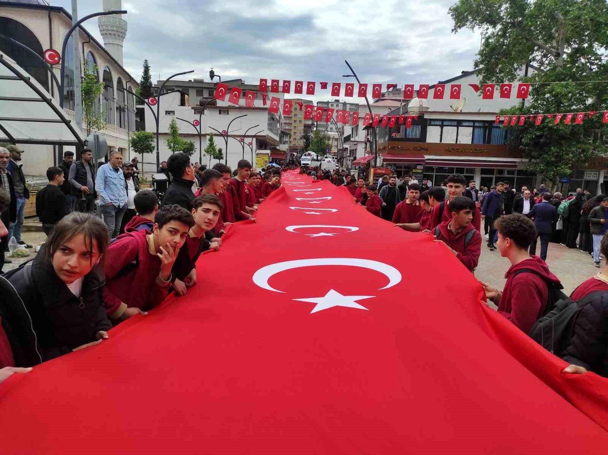 Sason’da Gençlik Yürüyüşü Coşkusu
