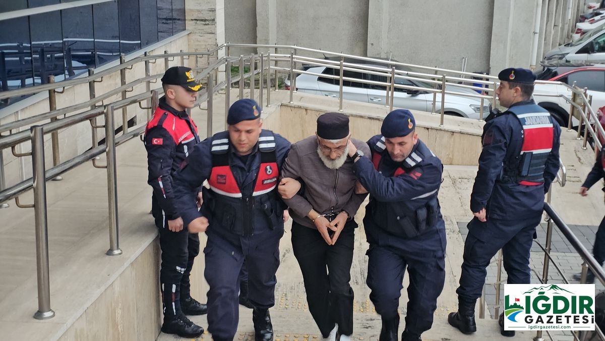 Eşini ve kayınvalidesini öldüren sanıktan hakimi çıldırtan “öpücük” savunması