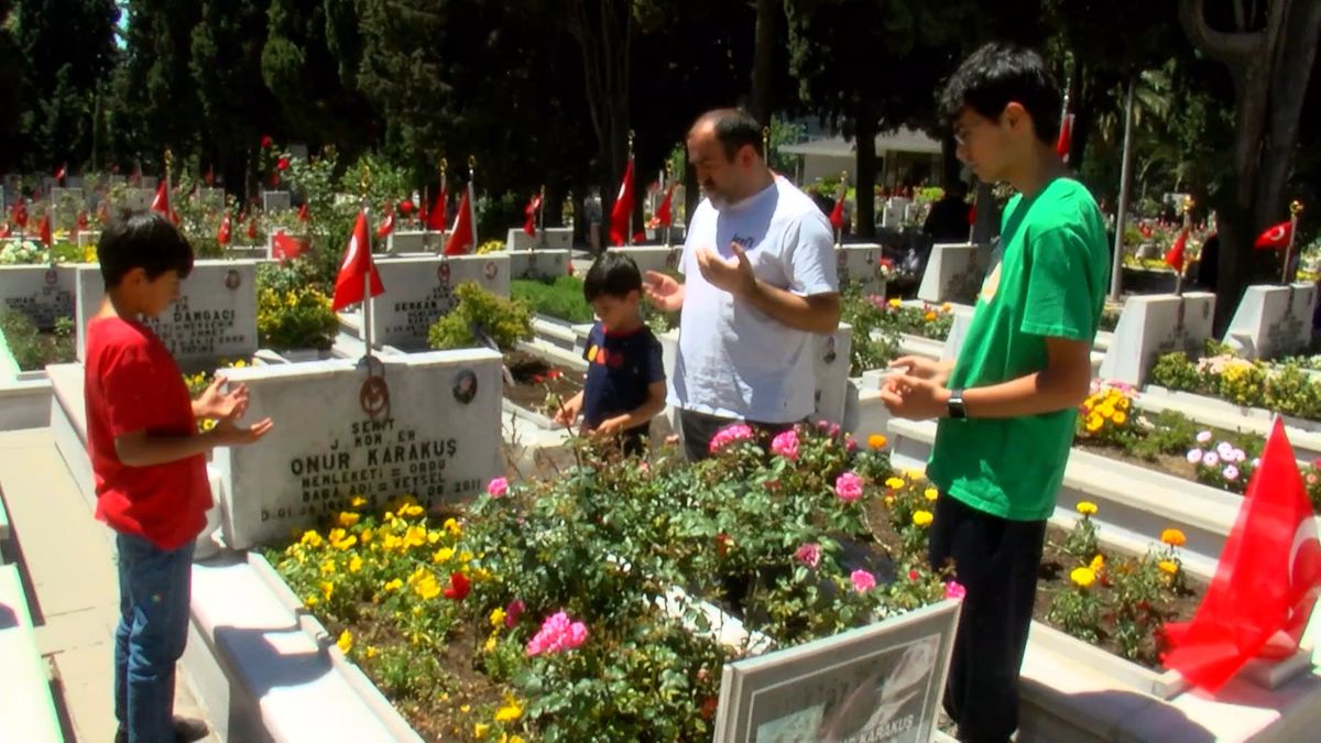 Kurban Bayramı’nda şehitlik ziyareti