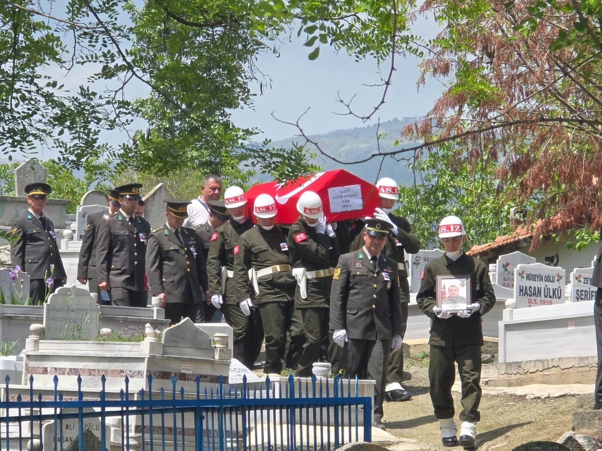 Şehit askerin cenazesi, ailesinin isteği üzerine 14 yıl sonra İstanbul’a nakledildi