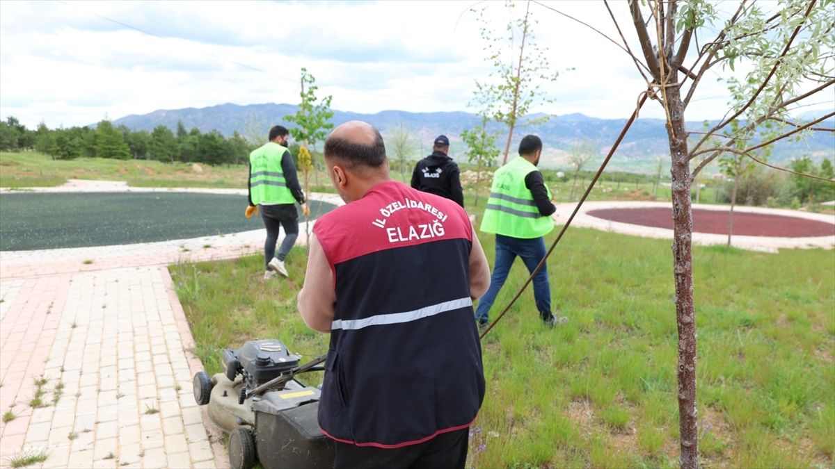 Baskil’de Şehit Fethi Sekin Külliyesi’ne Çevre Düzenlemesi