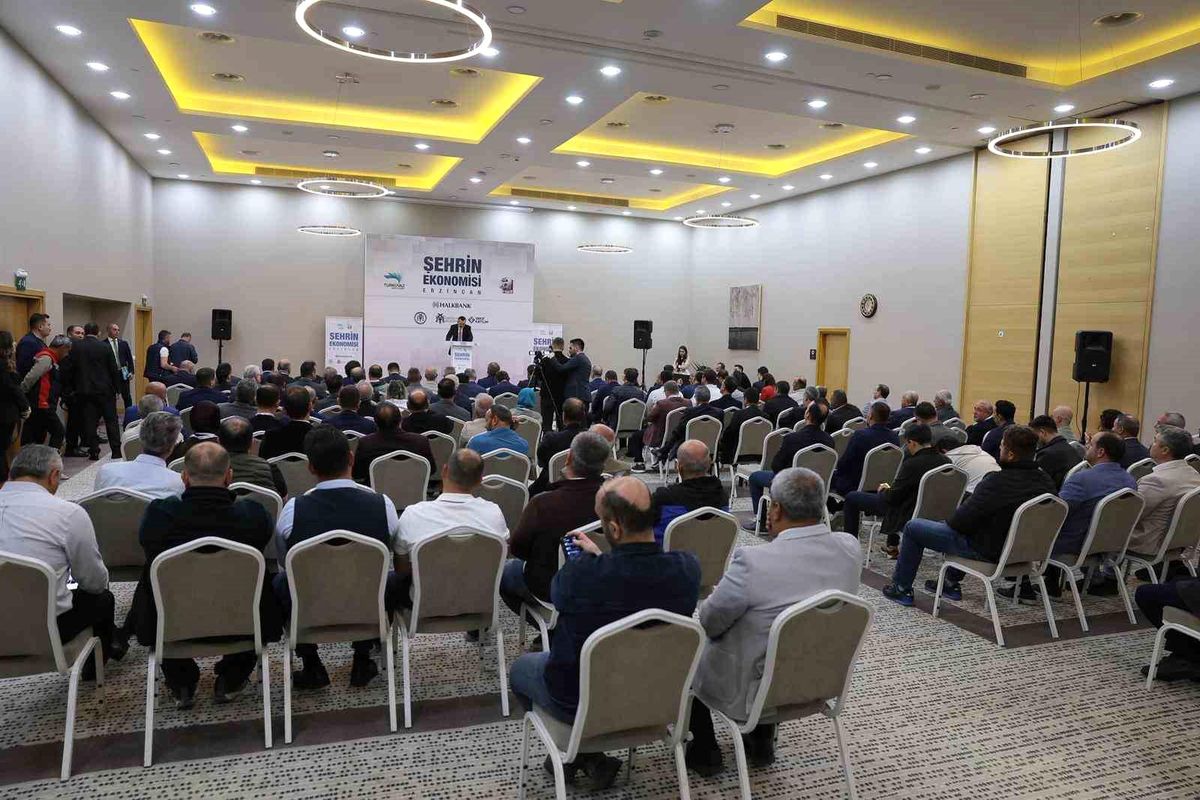 “Şehrin Ekonomisi Erzincan” paneli düzenlendi