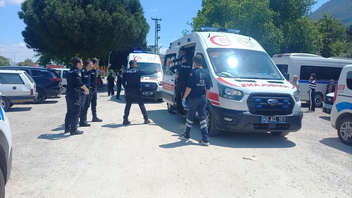 Manisa’da Cezaevi Önünde Kavga: 2 Yaralı