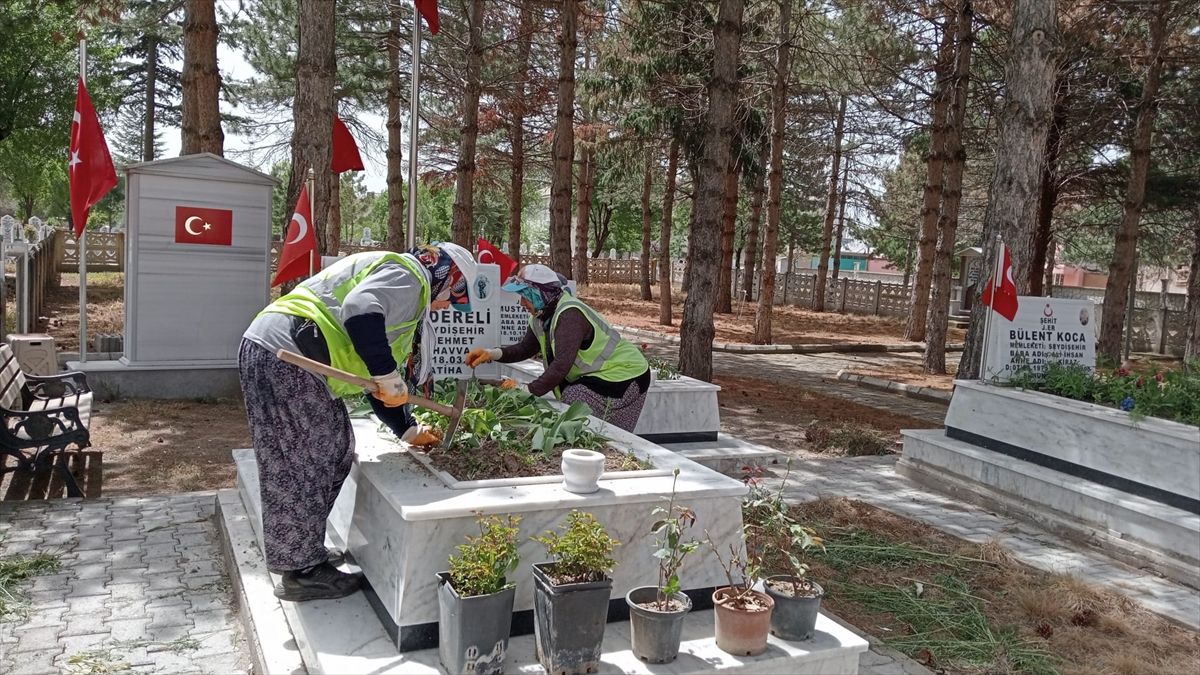 Seydişehir Belediyesi’nden Şehit Mezarlarına Bakım ve Öğrencilere Ödül