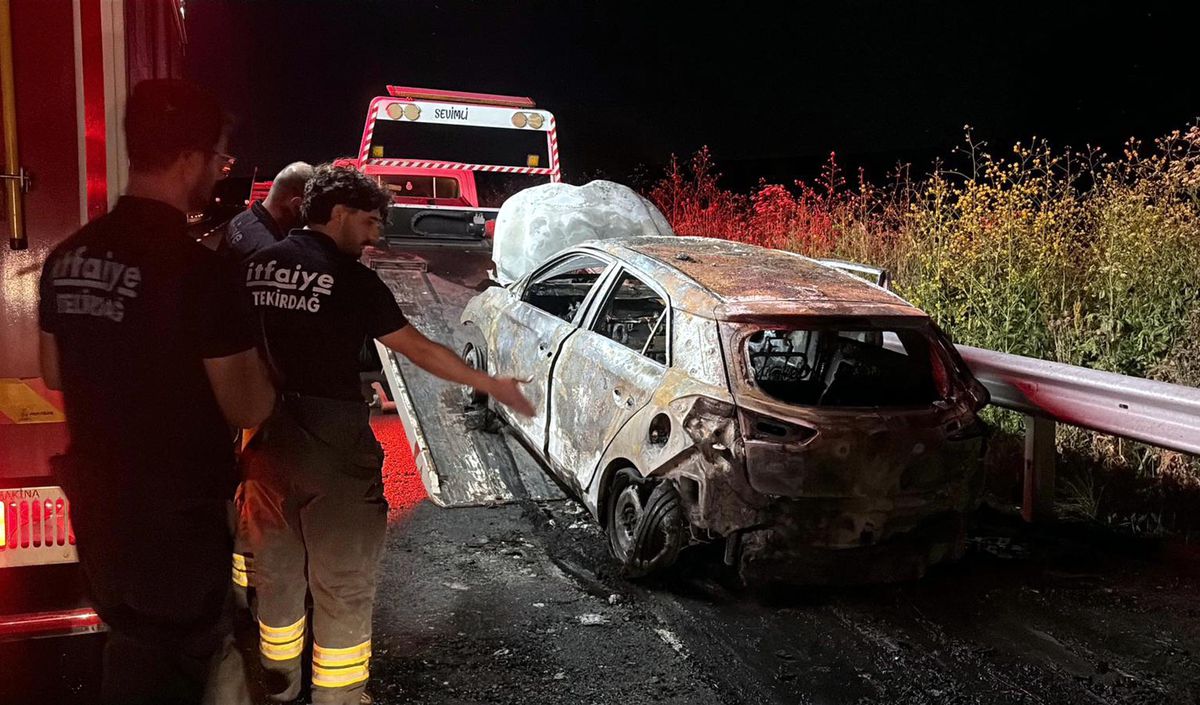 Çorlu’da Alev Alan Otomobil Kullanılamaz Hale Geldi