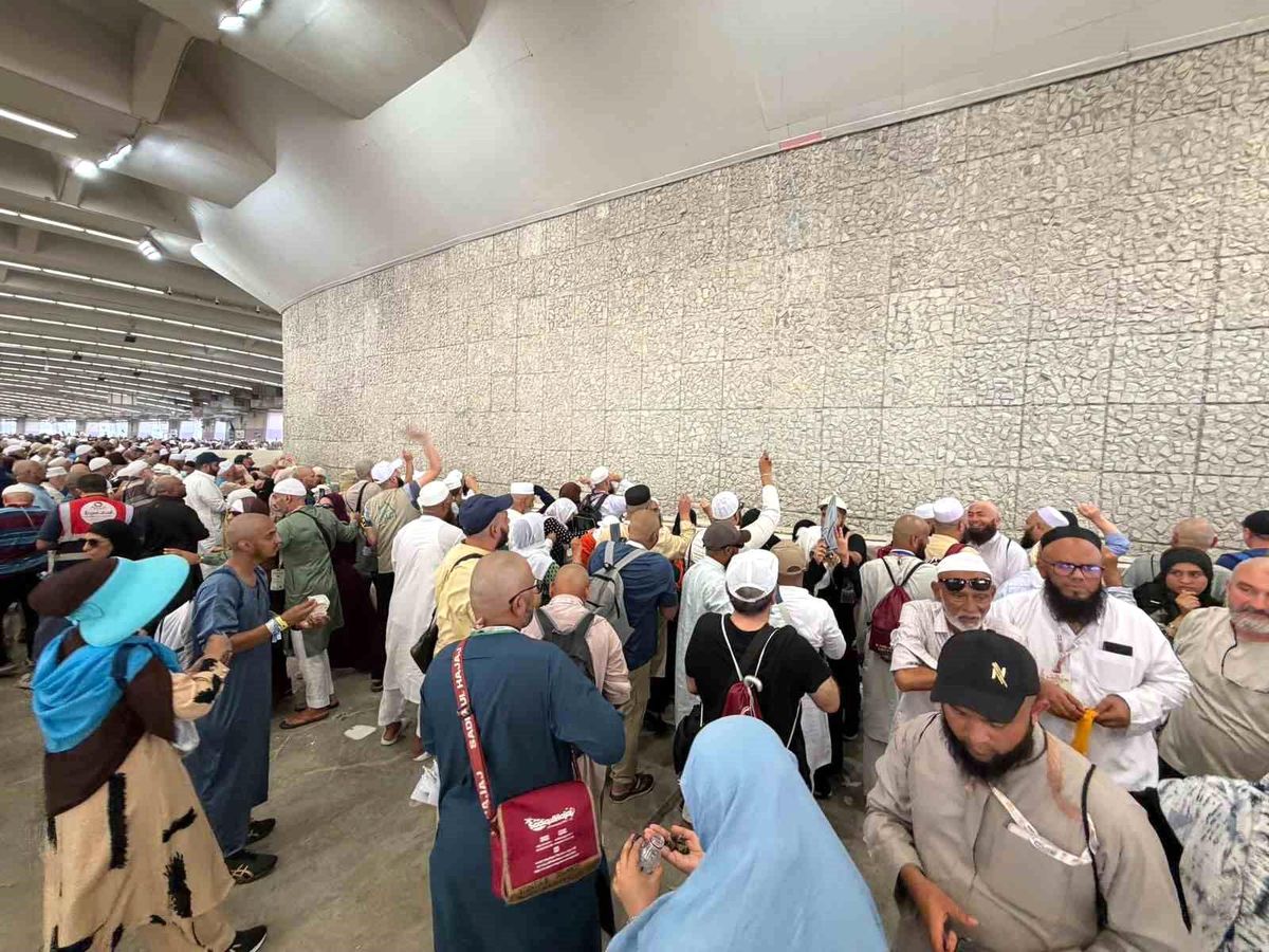 Hacılar Cemerat’ta Şeytan Taşladı