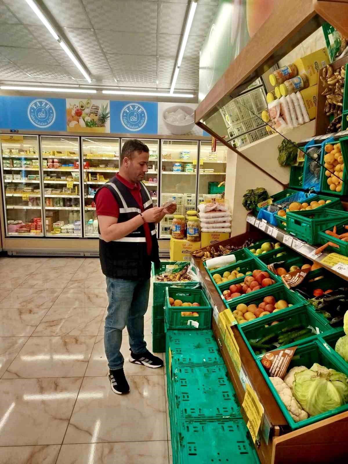 Siirt’te bayram öncesi denetimler artırıldı fiyat ve etiketler tek tek incelendi