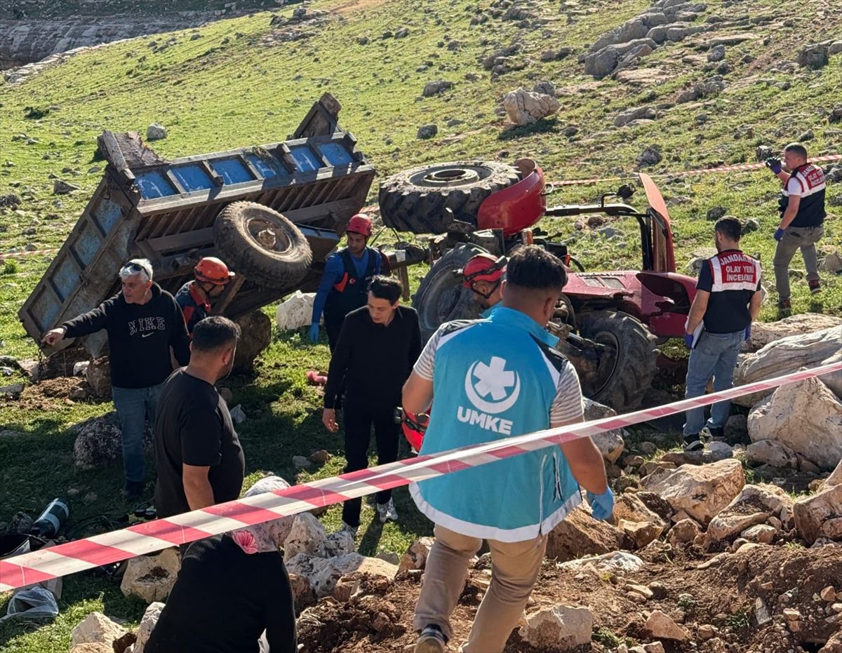 Siirt’te Traktör Devrildi: 2 Ölü
