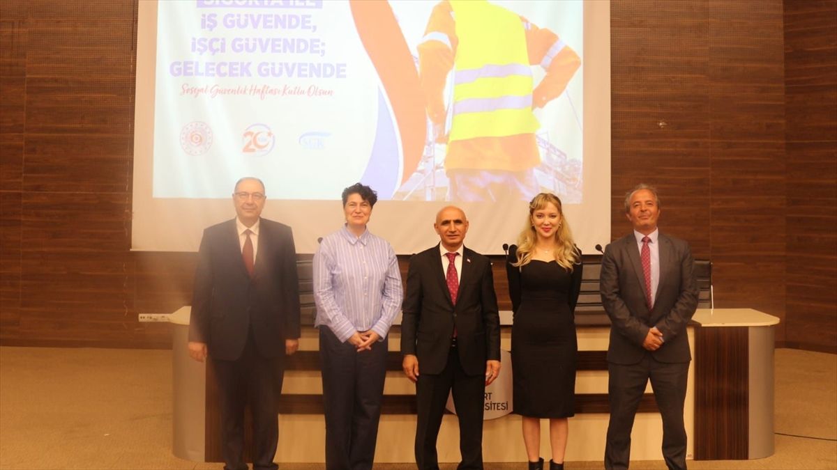 Siirt’te Öğrencilere Sosyal Güvenlik Konferansı