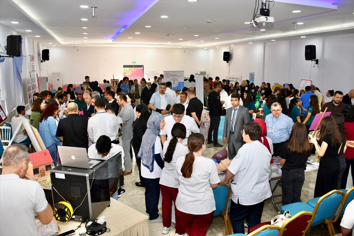 Silifke’de Mesleki Eğitim Fuarı Açıldı