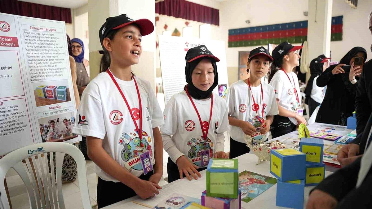 Sındırgı’da kırsal mahallede bilim fuarı heyecanı