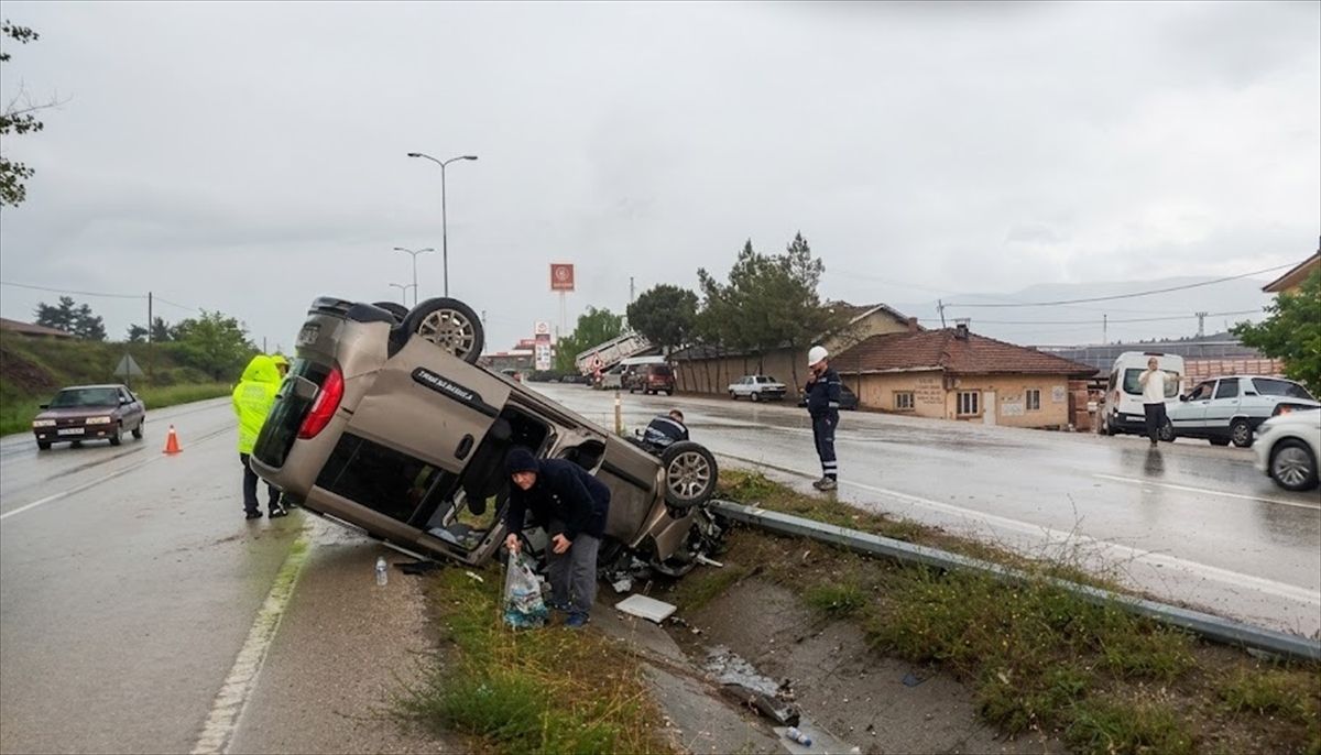Boyabat’ta Trafik Kazası: 5 Yaralı
