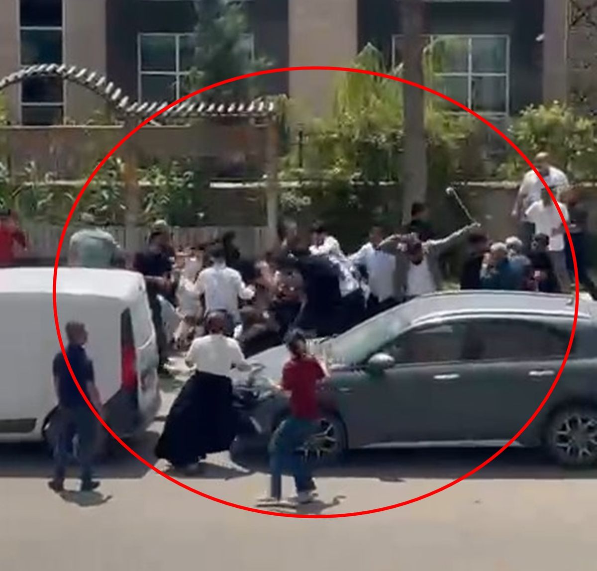 Şırnak’ta iki aile arasında taşlı, sopalı ve bıçaklı kavga: 8 yaralı, 17 gözaltı