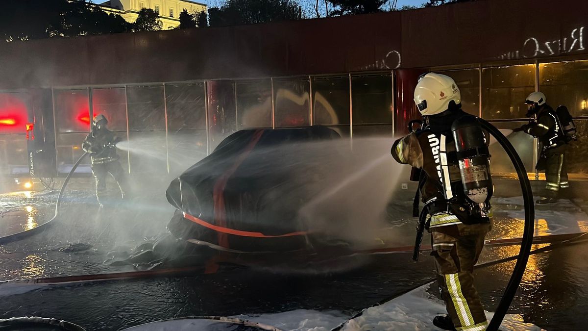 Şişli’de Park Halindeki Cipte Yangın Çıktı