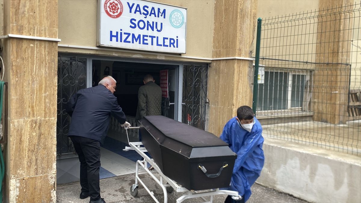 Sivas’ta KKKA Şüphesiyle Tedavi Gören Kişi Hayatını Kaybetti