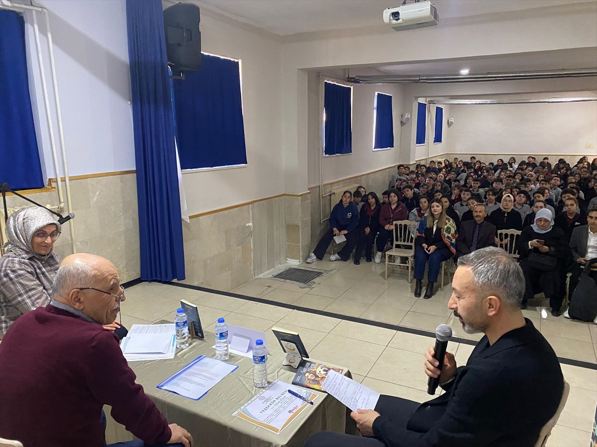 Sivas’ta Yazar ve Öğrenci Buluşması