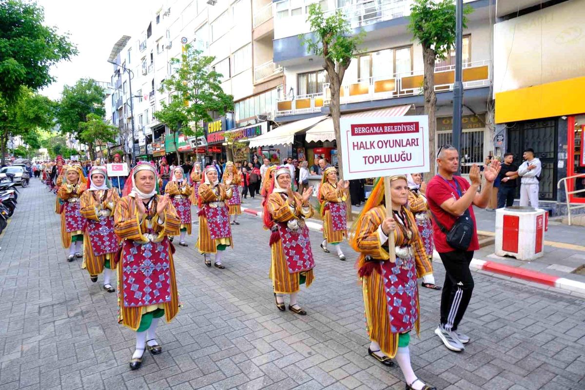 Soma’da Zeybek Festivali Coşkusu