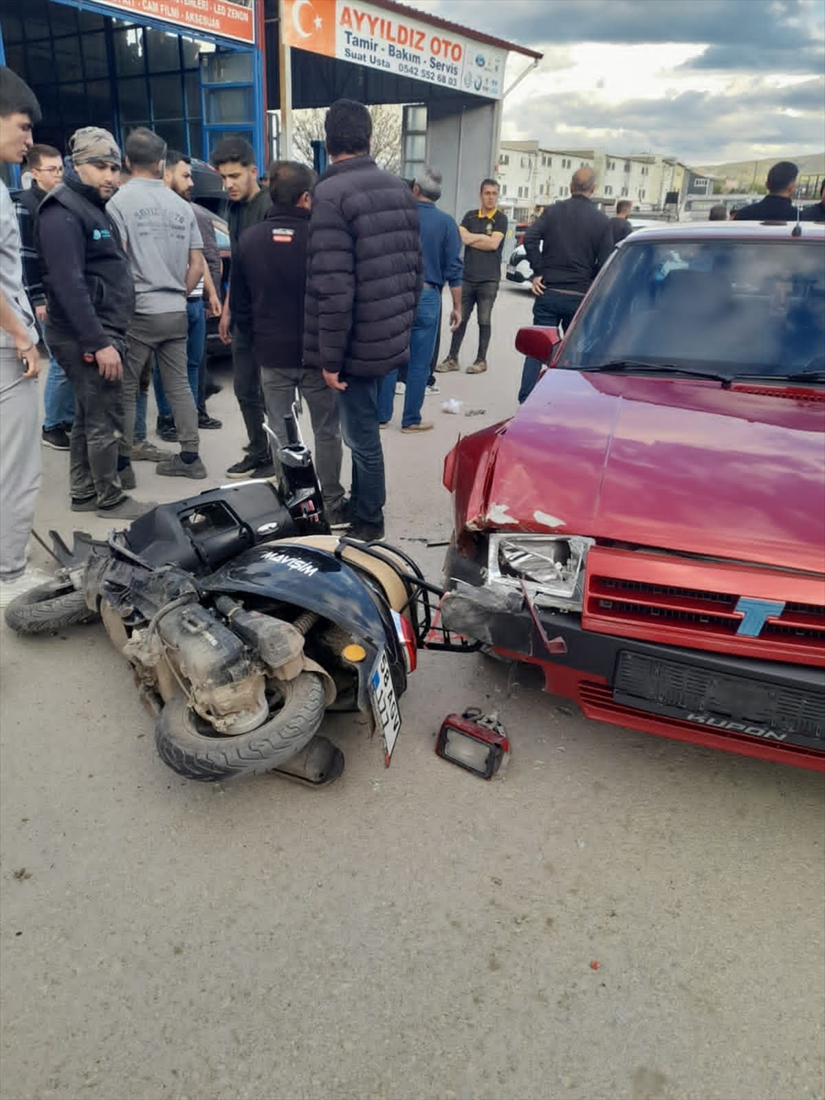 Suşehri’nde motosiklet-otomobil kazası