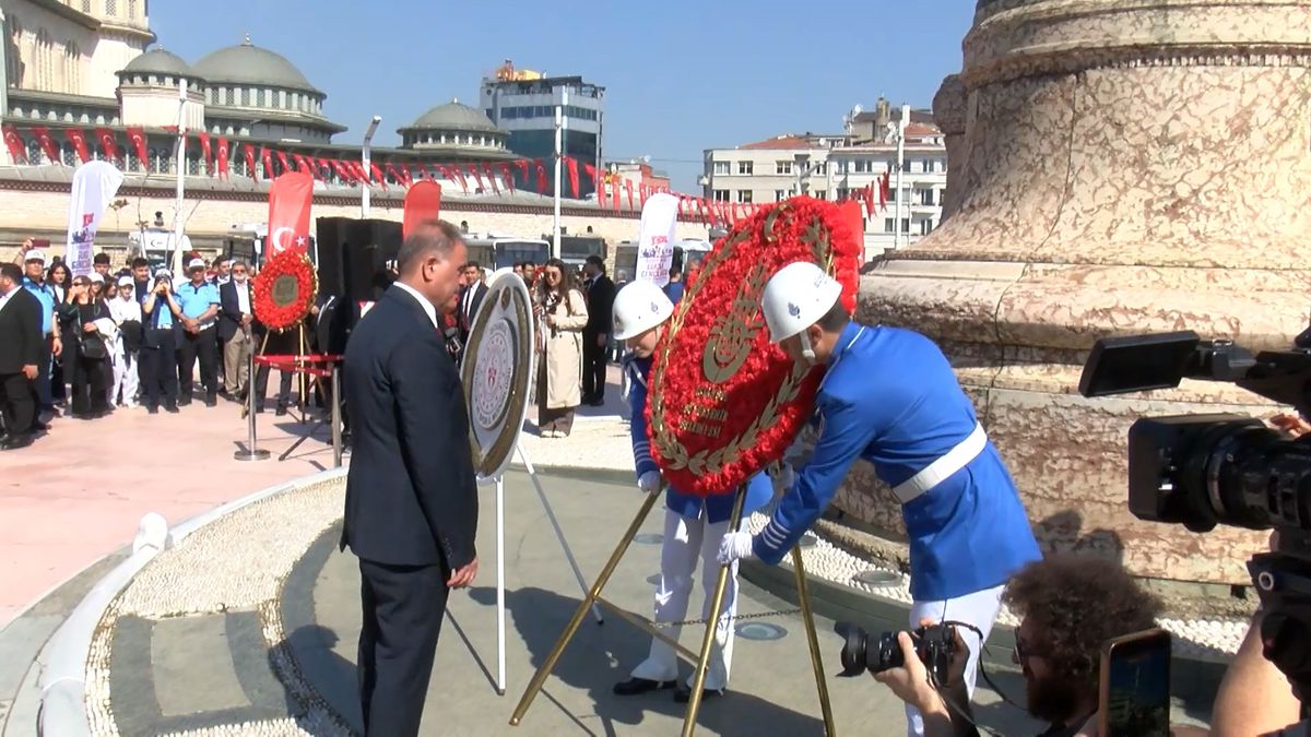 19 Mayıs Töreni Taksim’de Düzenlendi