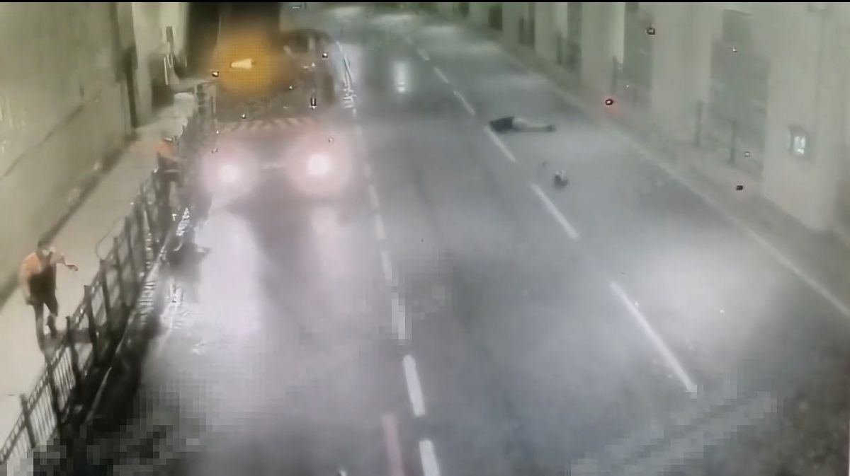 Taksim’de motosikletiyle duvara çarpan Ömer’in hayatını kaybettiği kaza kamerada