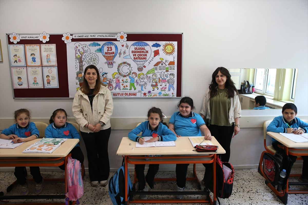 Özel Eğitim Öğrencilerinin Eserleri Talas’ta Sergilendi