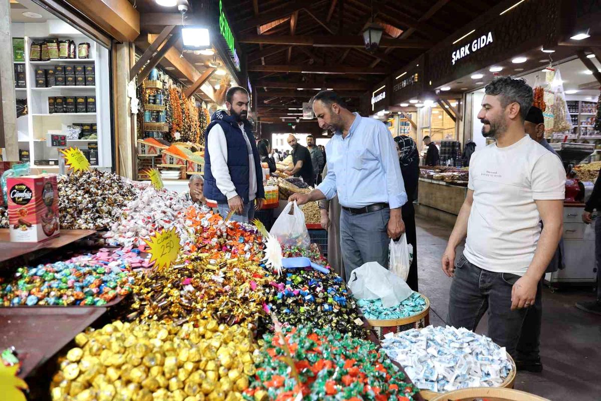 Elazığ’da Bayram Alışverişi Yoğunlaştı
