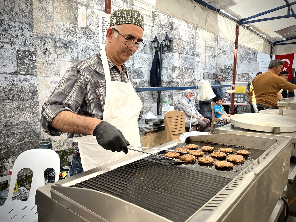 Tarsus’ta Kur’an Kursları İçin Kermes Düzenlendi