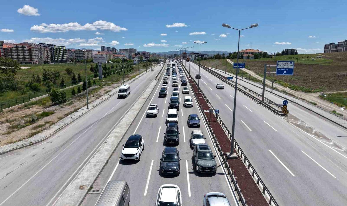 Kırıkkale’de Kurban Bayramı Trafik Yoğunluğu