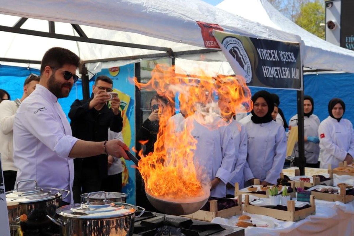 Tavşanlı’da Mesleki Tanıtım Fuarı Açıldı