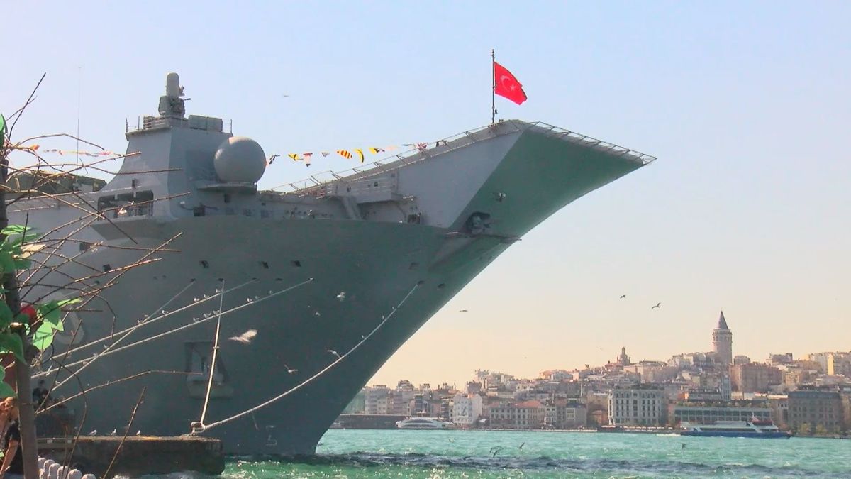 TCG Anadolu Gemisi Sarayburnu’na Demirledi