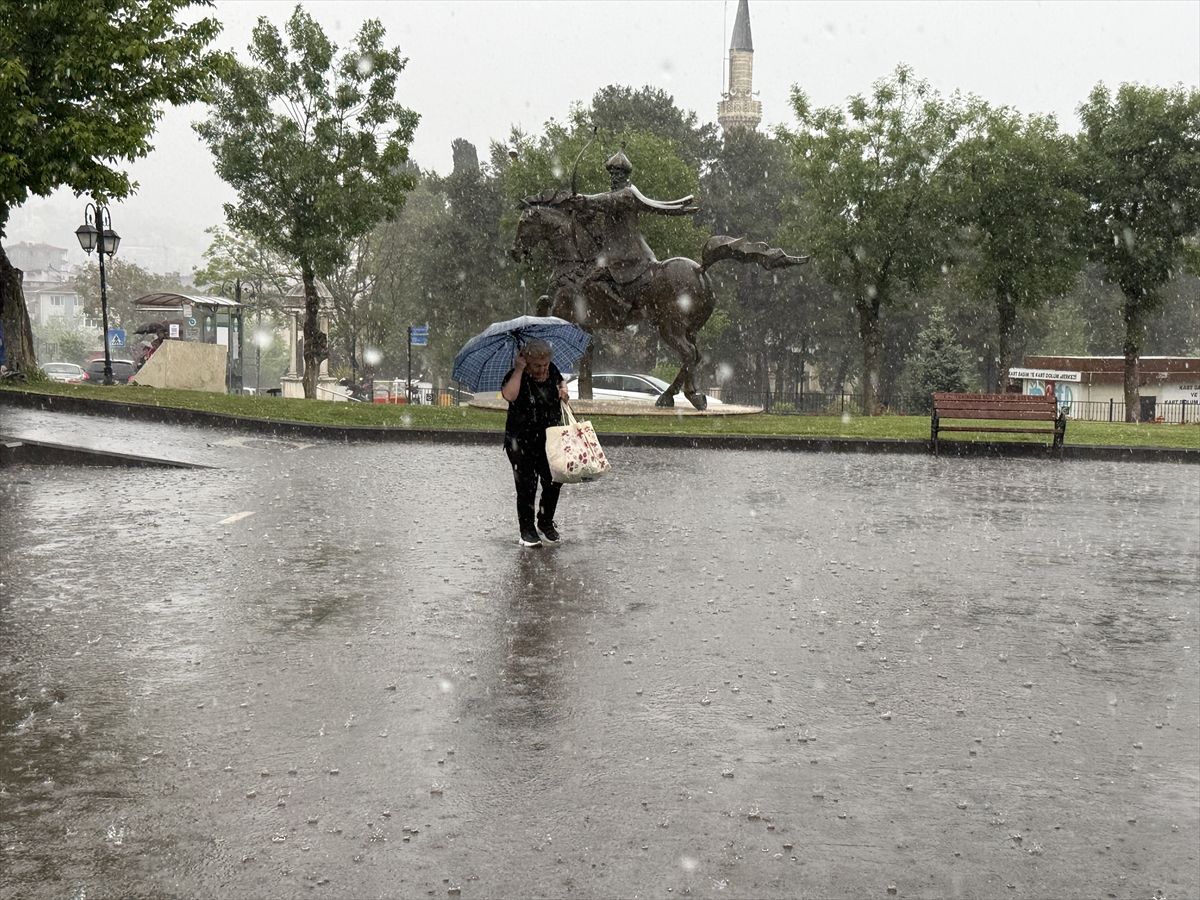 Tekirdağ’da Sağanak Yağış Hayatı Vurdu