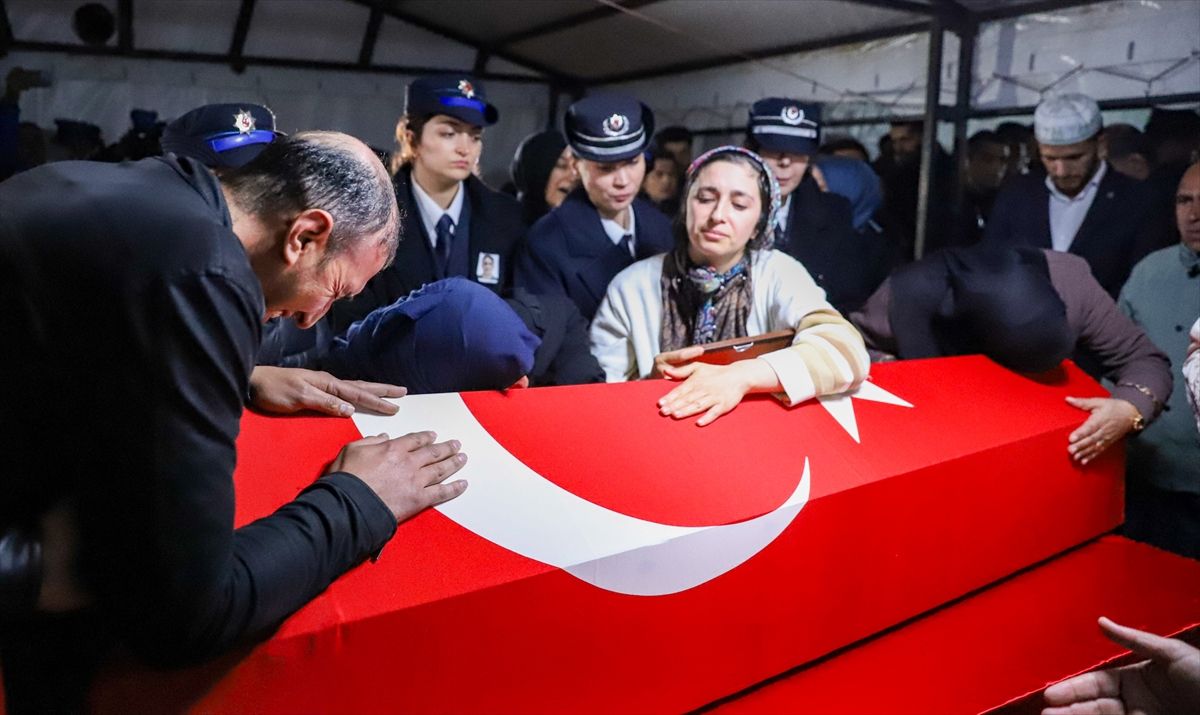 Şehit polis Emrah Koç memleketinde son yolculuğuna uğurlandı