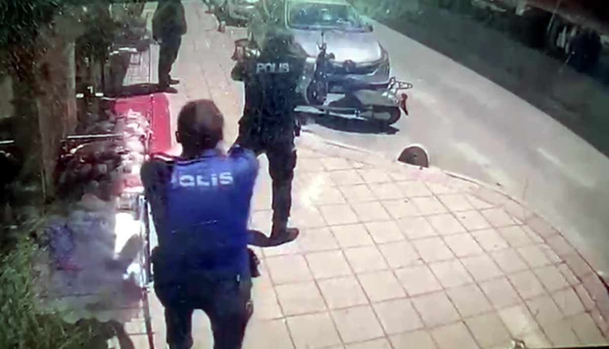 Çorlu’daki polis şehit eden saldırganın yakalanma anı kamerada