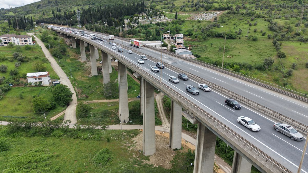 TEM Otoyolu’nda Trafik Yoğunluğu Devam Ediyor