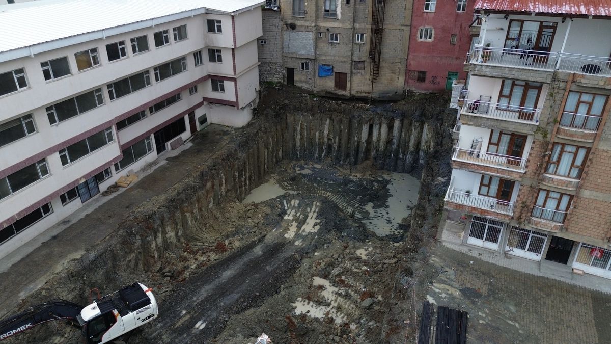 Hakkari’de Zemin Kayması, 6 Bina Boşaltıldı