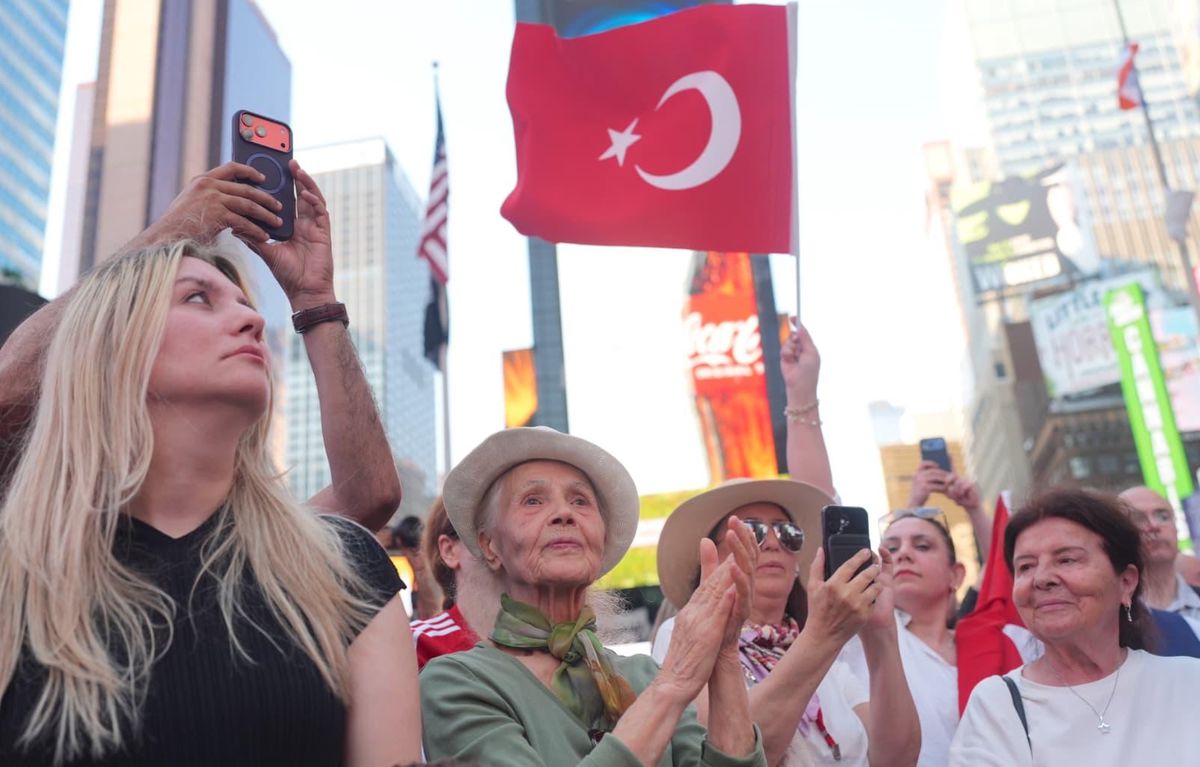 Mehteran Birliği Times Meydanı’nda